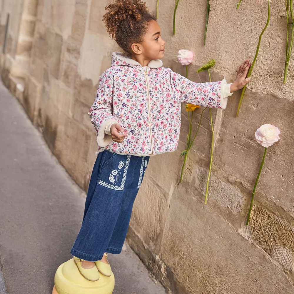 La face avant du pantalon Flofi de la marque Louise Misha porté par un enfant