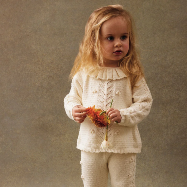 La face avant du pull Evina de la marque Louise Misha porté par un enfant