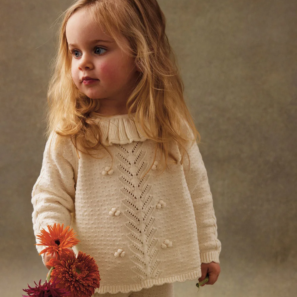 La face avant du pull Evina de la marque Louise Misha porté par un enfant