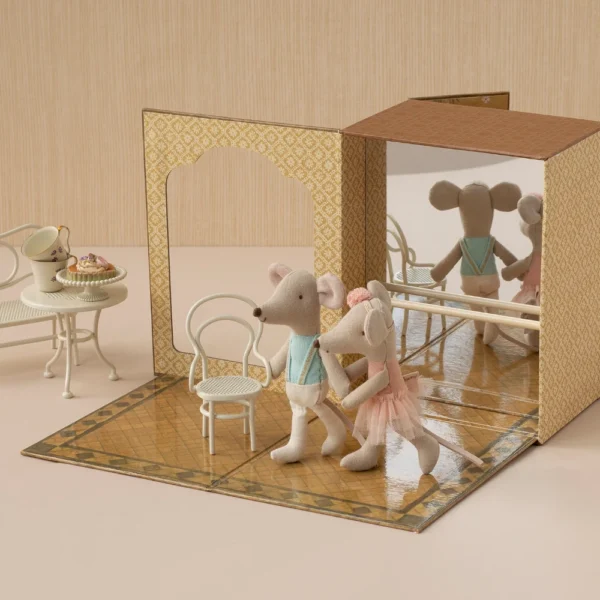 Visuel du coffret Studio de danse avec petite sœur et petit frère Souris de la marque Maileg